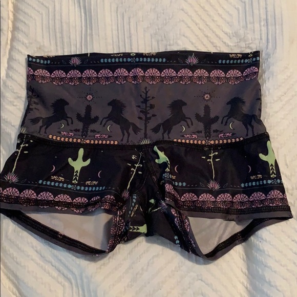 teeki yoga shorts